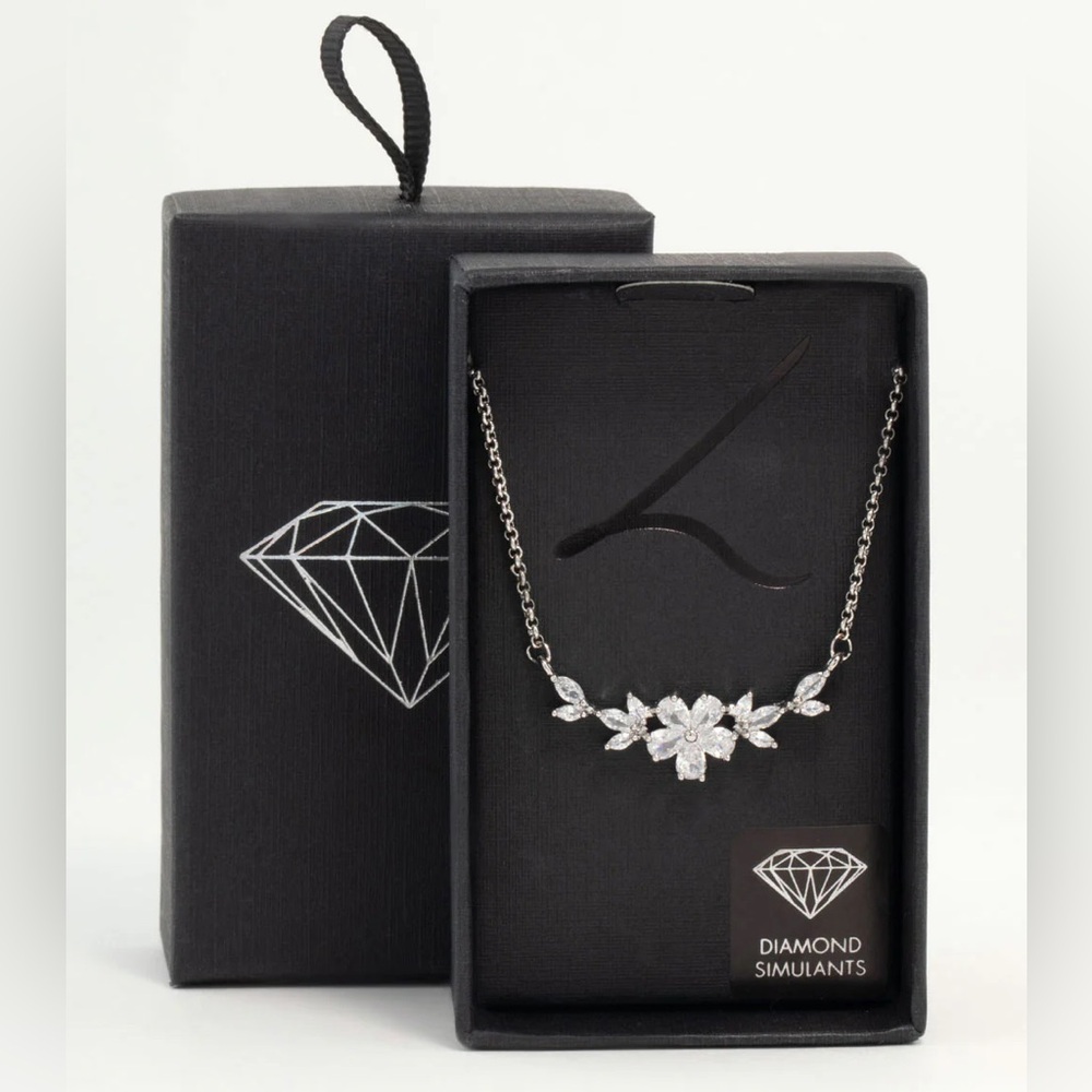 Lovisa Silver Cubic Zirconia Flower & Vine Necklace NEW